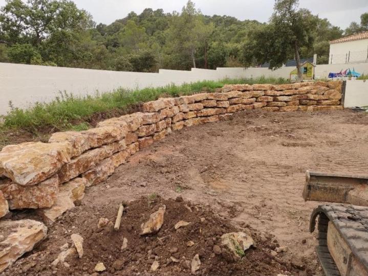 Nous sommes à votre service pour tous vos travaux d’enrochement à Brignoles et ses alentours.