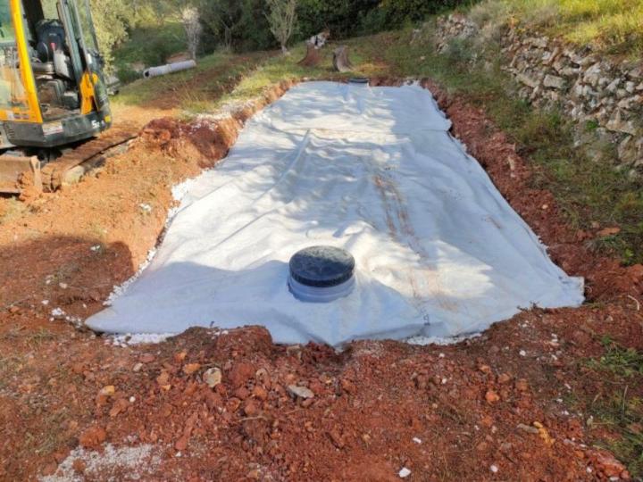 Faites installer votre fosse septique par notre équipe. Nous sommes à votre service à Brignoles et dans les communes voisines.